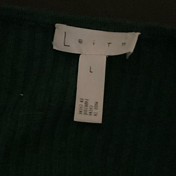 LEITH Cropped Crisscross knit top, long sleeves - Picture 2 of 5